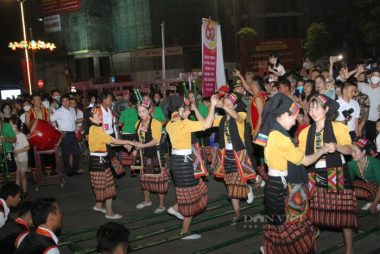 Đặc sắc lễ hội đường phố Thái Nguyên, hội tụ văn hoá vùng miền - Ảnh 3.