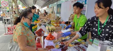 Lễ hội đặc sản Tết với chả rươi, hồng Đà Lạt... ở tòa nhà cao nhất Việt Nam - Ảnh 6.