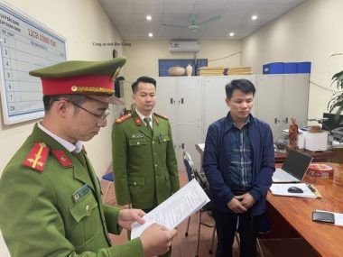 Bắt giam nhiều cán bộ xã cùng Trạm trưởng kiểm lâm ở Phú Thọ
