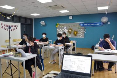 Nhiều trường học ở Hà Nội đã gia tăng các biện pháp phòng chống dịch COVID-19 - Ảnh: VĨNH HÀ