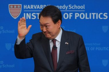 Tổng thống Hàn Quốc Yoon Suk Yeol tại ĐH Harvard ngày 28-4 - Ảnh: REUTERS