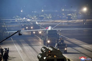 Đoàn xe tải chở các drone do Triều Tiên phát triển đi qua quảng trường Kim Nhật Thành hôm 27-7 - Ảnh: KCNA