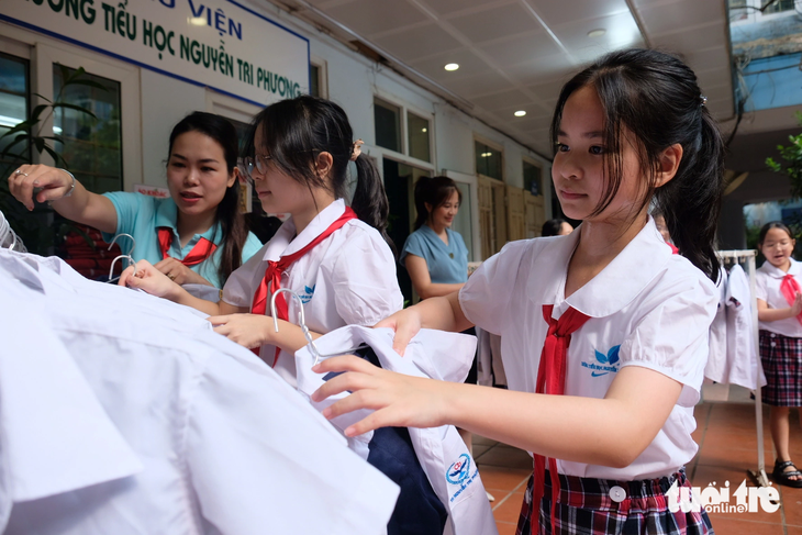 Thủ tướng Phạm Minh Chính vừa gửi công điện yêu cầu bảo đảm sách giáo khoa và giáo viên cho năm học mới - Ảnh: NGUYÊN BẢO