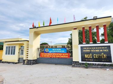 Trường tiểu học và THCS Ngô Quyền (Ninh Hải, Ninh Thuận) kỷ luật, nhắc nhở học sinh đánh nhau và cả học sinh đứng coi, cổ vũ - Ảnh: THANH DUY