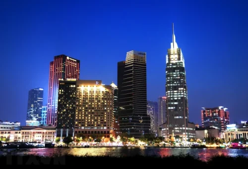 Trung tâm Thành phố Hồ Chí Minh về đêm. (Ảnh: Hồng Đạt/TTXVN) ttxvn_trung tam thanh pho ho chi minh.jpg