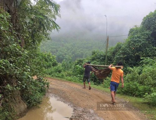 Cận cảnh một bản nghèo, heo hút ở Thanh Hóa, dân dùng cáng võng khiêng người ốm đi bệnh viện- Ảnh 8.