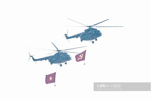 Trực thăng bay “rợp trời” Điện Biên trong buổi hợp luyện đầu tiên trên mảnh đất “lừng lẫy 5 châu, chấn động địa cầu”- Ảnh 4. Trực thăng bay “rợp trời” Điện Biên trong buổi hợp luyện đầu tiên trên mảnh đất “lừng lẫy 5 châu, chấn động địa cầu”- Ảnh 4.