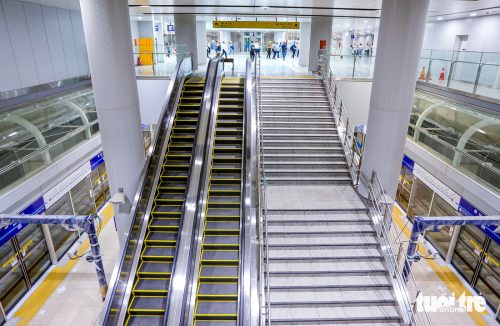 Ngoài phục vụ hành khách tuyến metro số 1, ga Bến Thành còn là điểm trung chuyển, kết nối các tuyến metro khác và các khu vực trung tâm TP.HCM thông qua 6 lối lên xuống 