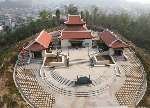 den-tho-liet-sy-tai-chien-truong-dien-bien-phu..jpg