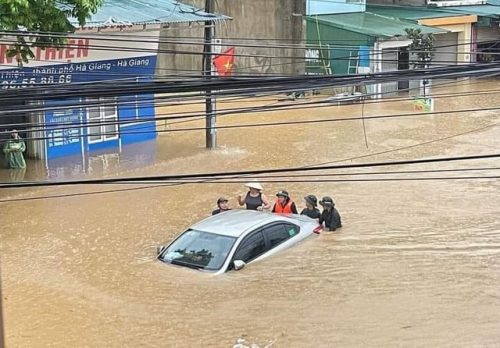 Mưa lớn, nhiều địa phương tại Hà Giang chìm trong biển nước- Ảnh 2.