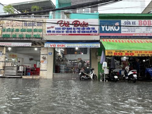 "Điệp khúc" đường bong tróc, miệng cống đầy rác tiếp diễn ở khu vực chợ Thủ Đức- Ảnh 6.