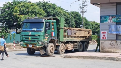 Vụ tai nạn 4 mẹ con tử vong: Truy tìm tài xế xe tải- Ảnh 2.