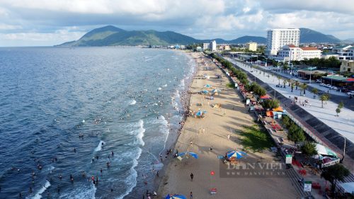 Biển Thiên Cầm (Hà Tĩnh) đón khoảng 30.000 khách du lịch, khách sạn “cháy phòng” dịp lễ Quốc khánh 2/9- Ảnh 7.