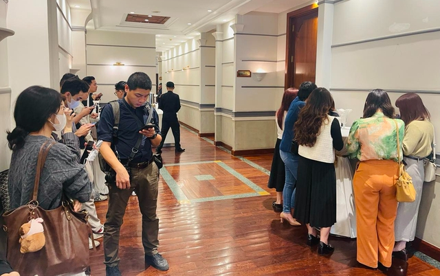 Phóng viên bị ngăn vào gặp gỡ báo chí về kẹo rau củ có Hằng Du Mục, Quang Linh Vlogs quảng cáo- Ảnh 3. Phóng viên bị ngăn vào gặp gỡ báo chí về kẹo rau củ có Hằng Du Mục, Quang Linh Vlogs quảng cáo- Ảnh 3.