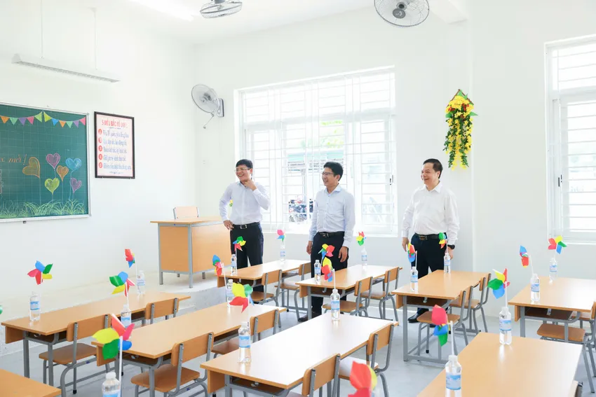hon-1-300-hoc-sinh-vung-khu-kinh-te-dung-quat-chuyen-vao-hoc-trong-ngoi-truong-42-ti-3.jpg