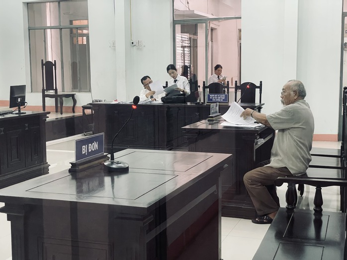Chủ tịch UBND tỉnh Khánh Hòa vắng mặt không lý do tại phiên tòa hành chính - Ảnh 2. Chủ tịch UBND tỉnh Khánh Hòa vắng mặt không lý do tại phiên tòa hành chính - Ảnh 2.