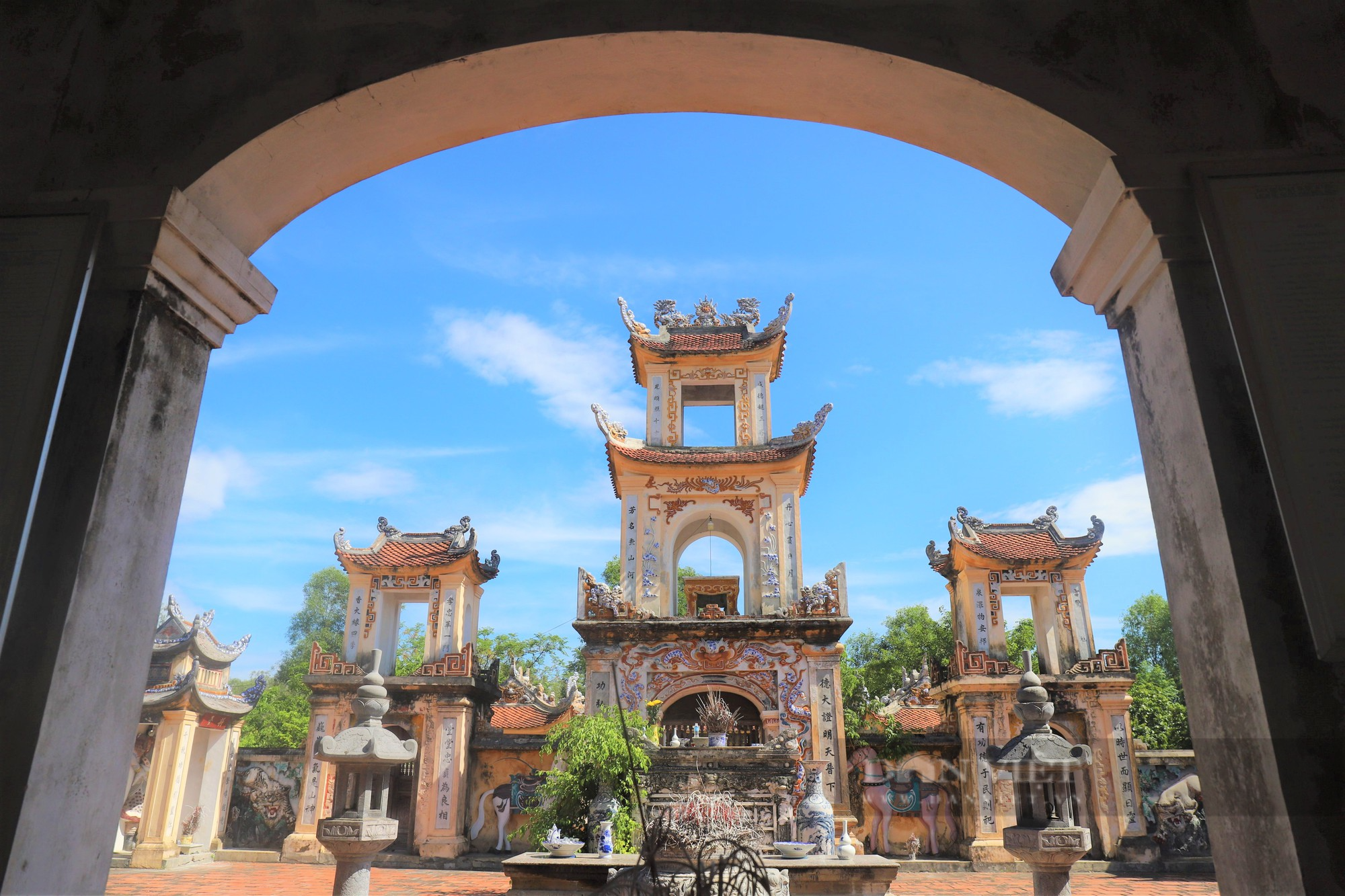 Ngôi đền cổ thời Lý ở Hà Tĩnh linh thiêng thờ con trai thứ 8 của vua Lý Thái Tổ - Ảnh 4. Ngôi đền cổ thời Lý ở Hà Tĩnh linh thiêng thờ con trai thứ 8 của vua Lý Thái Tổ - Ảnh 4.